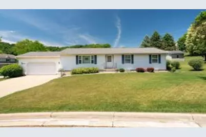 224  Eagles Bluff Rd, La Crescent, MN 55947 - Photo 1