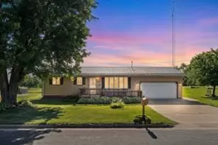 715 Chicago Ave, Viroqua, WI 54665 - Photo 1