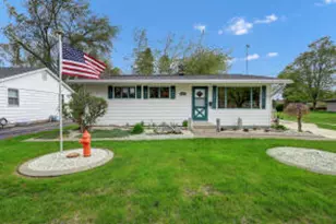1718 Nagle Ave, Manitowoc, WI 54220 - Photo 1