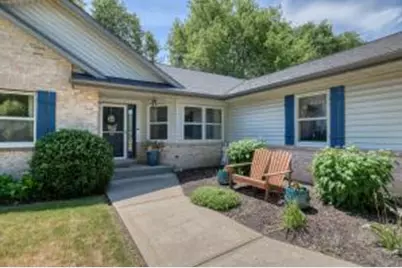 494  Quinlan Ct, Pewaukee, WI 53072 - Photo 1