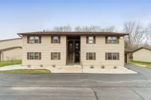 910 E Cedar Ave, Manitowoc, WI 54220 - Photo 1