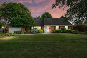 N87W15765 Belleview Blvd, Menomonee Falls, WI 53051 - Photo 1