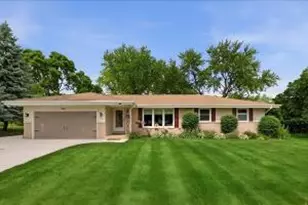 870 Dona Vista Dr, Brookfield, WI 53186 - Photo 1