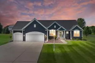 W349N5830 Sunflower Ct, Lac La Belle, WI 53066 - Photo 1