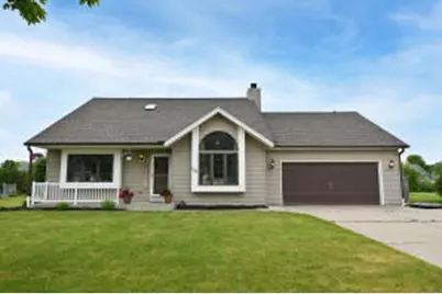 118  McKenzie Rd, Mukwonago, WI 53149 - Photo 1