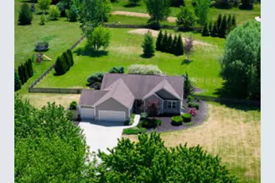 543  Camarosa Ct, Jackson, WI 53012 - Photo 1
