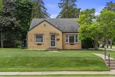 637  Oak St, South Milwaukee, WI 53172 - Photo 1