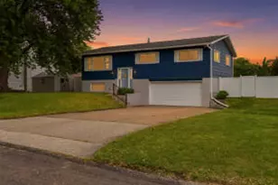 504 Flint St, Onalaska, WI 54650 - Photo 1