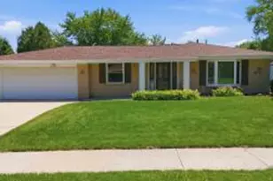 605 E Laverne Dr, Oak Creek, WI 53154 - Photo 1