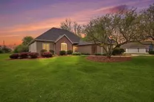 W280N8120 Black Diamond Ct, Merton, WI 53029 - Photo 1