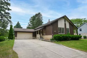 8603 N Regent Rd, Fox Point, WI 53217 - Photo 1