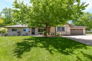 875 Plateau Ln, Brookfield, WI 53186 - Photo 1
