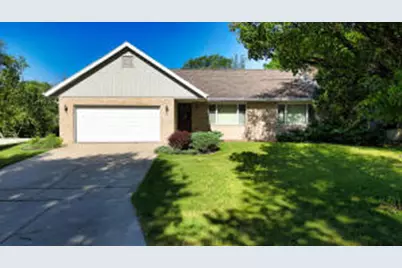 912  Edgewater Ct, Watertown, WI 53098 - Photo 1