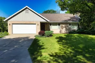 912 Edgewater Ct, Watertown, WI 53098 - Photo 1