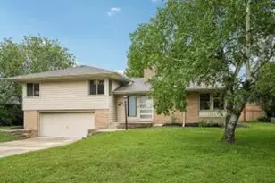 7524 W Wisconsin Ave, Wauwatosa, WI 53213 - Photo 1
