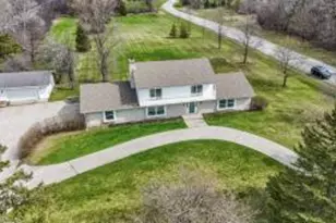 812 W Glen Oaks Ln, Mequon, WI 53092 - Photo 1