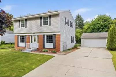 1542 N Lakeview Ave, Port Washington, WI 53074 - Photo 1