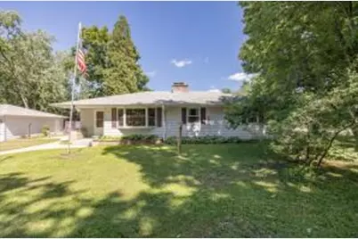 733 N Lapham St, Oconomowoc, WI 53066 - Photo 1