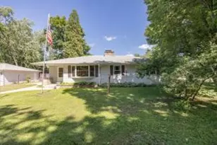 733 N Lapham St, Oconomowoc, WI 53066 - Photo 1