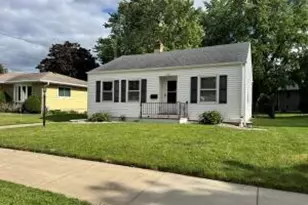 1117 Adams Ave, Oshkosh, WI 54902 - Photo 1