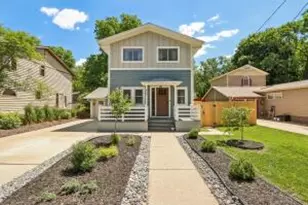924 Nagawicka St, Delafield, WI 53018 - Photo 1