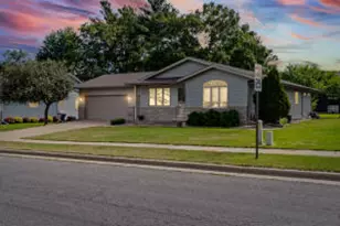 1124 East Ave, Onalaska, WI 54650 - Photo 1