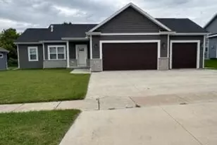 304 Riverside Ct, Theresa, WI 53091 - Photo 1