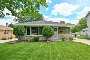 924 S 124th St, West Allis, WI 53214 - Photo 1