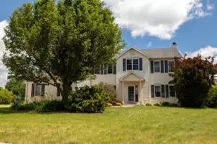 934 Cascade Cir, Hartford, WI 53027 - Photo 1