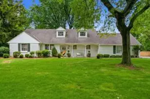 8921 N Lake Dr, Bayside, WI 53217 - Photo 1