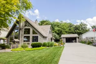 33197 S Lakeshore Dr, Burlington, WI 53105 - Photo 1