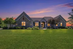 7306 S Stone Hedge Dr, Franklin, WI 53132 - Photo 1