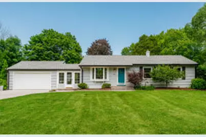 834 E Glencoe Pl, Bayside, WI 53217 - Photo 1