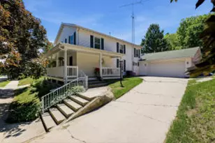 516 N 5th St, Manitowoc, WI 54220 - Photo 1