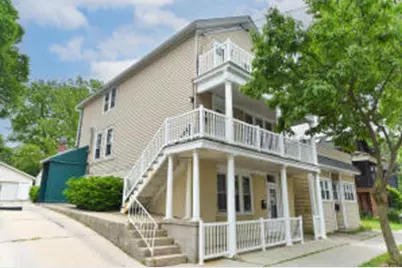 1816 N Arlington Pl, Milwaukee, WI 53202 - Photo 1