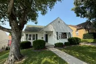 1018 Pine St, Manitowoc, WI 54220 - Photo 1
