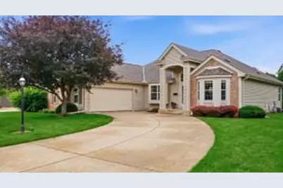 268  Lakeridge Dr, Oconomowoc, WI 53066 - Photo 1