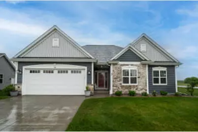 542  Tahoe Ln, Hartford, WI 53027 - Photo 1
