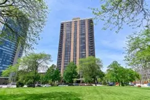 929 N Astor St, Milwaukee, WI 53202 - Photo 1