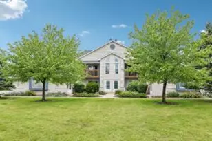 W240N2550 E Parkway Meadow Cir, Pewaukee, WI 53072 - Photo 1