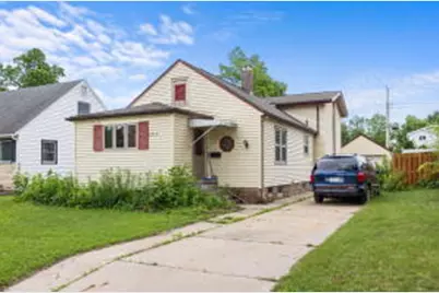 2512  Travis St, La Crosse, WI 54601 - Photo 1