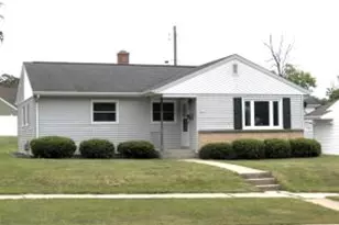 3609 Meadow Ln, Manitowoc, WI 54220 - Photo 1