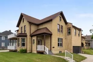 818 N 6th St, Manitowoc, WI 54220 - Photo 1