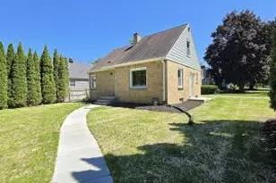 3215 W Oriole Dr, Milwaukee, WI 53209 - Photo 1
