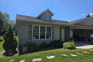 431 Kennedy Ct, Howards Grove, WI 53083 - Photo 1