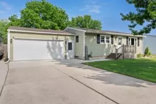 1445 Daisy Dr, Manitowoc, WI 54220 - Photo 1