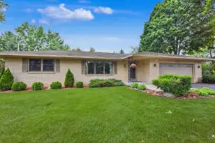 895 Copenhill Dr, Brookfield, WI 53186 - Photo 1