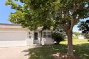 4537 Oaktree Ct, Manitowoc, WI 54220 - Photo 1
