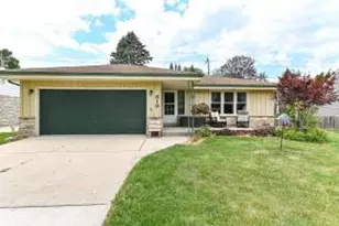 810 17th Ave, South Milwaukee, WI 53172 - Photo 1