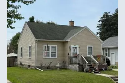 2213  La Follette Ave, Manitowoc, WI 54220 - Photo 1